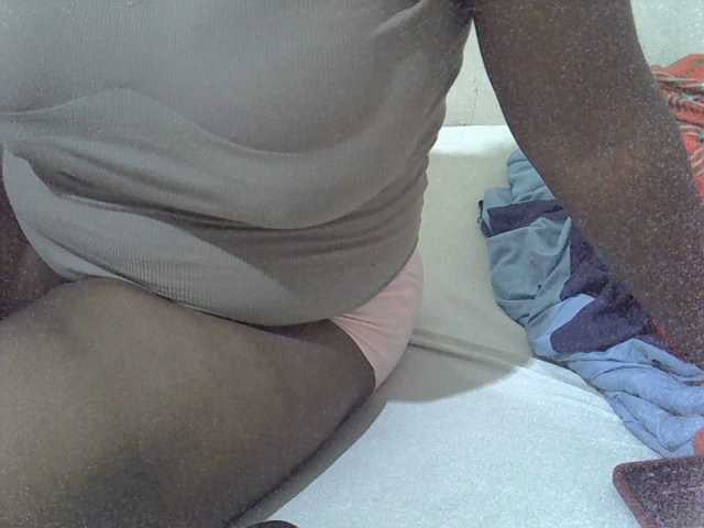 Ebonypussyy1 Live Cam on BongaCams