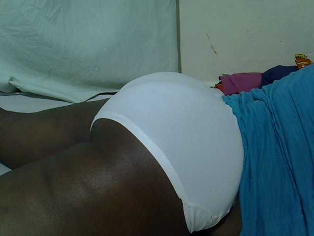 Ebonypussyy1 live cam on BongaCams