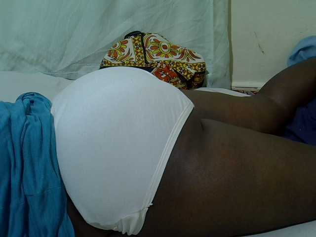 Ebonypussyy1 — live female cam