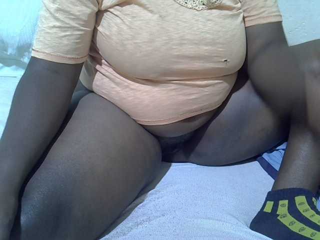 Ebonypussyy1 live cam on BongaCams
