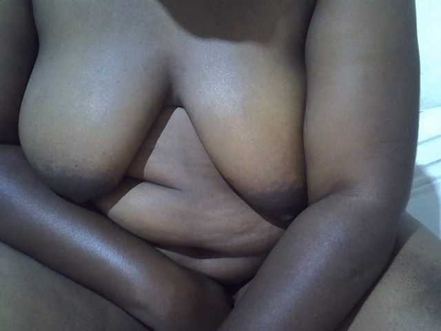 Ebonypussyy1