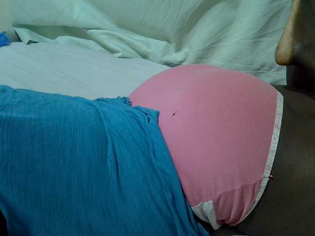 Ebonypussyy1 live cam on BongaCams