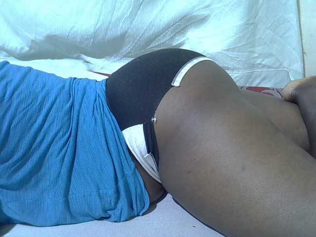 Ebonypussyy1 live cam on BongaCams