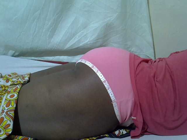 Ebonypussyy1 live cam on BongaCams