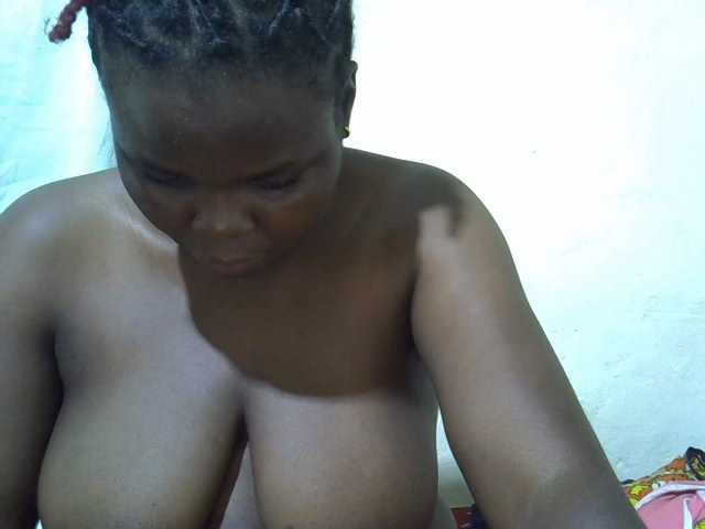 Ebonypussyy1 live cam on BongaCams