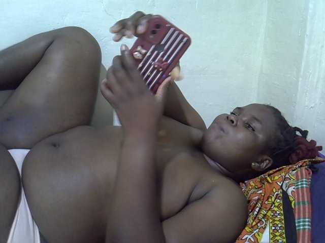 Ebonypussyy1 live cam on BongaCams