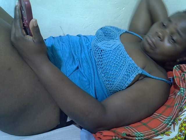Ebonypussyy1 live cam on BongaCams