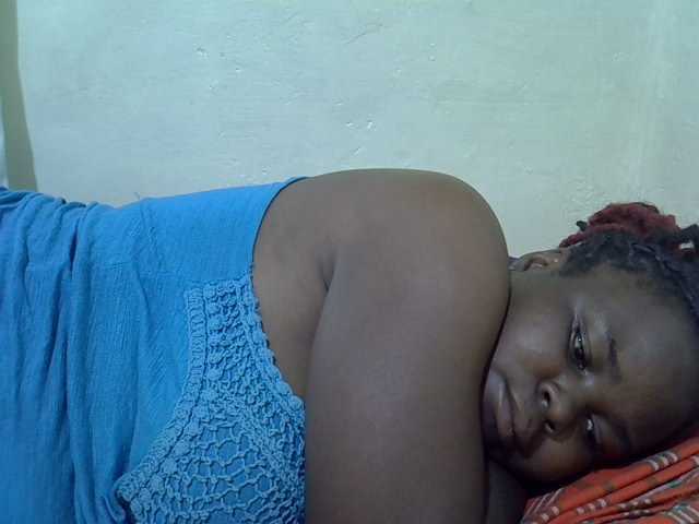 Ebonypussyy1 live cam on BongaCams