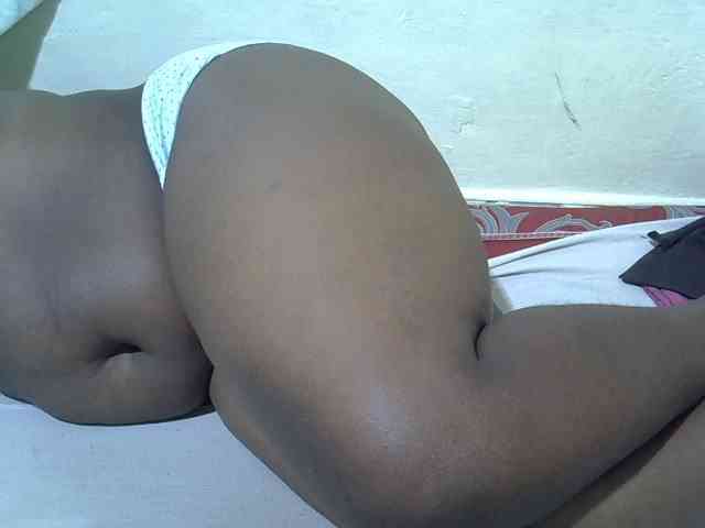 Ebonypussyy1 webcam