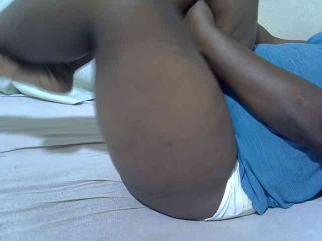 Ebonypussyy1 webcam