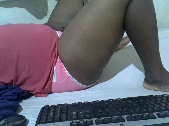Ebonypussyy1 webcam