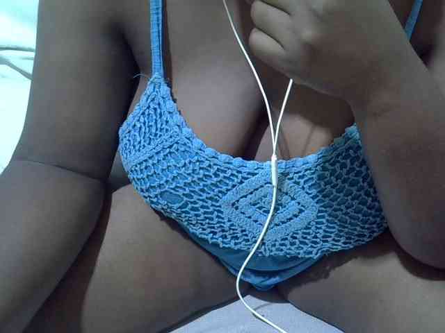 Ebonypussyy1