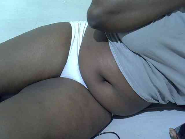 Ebonypussyy1 webcam