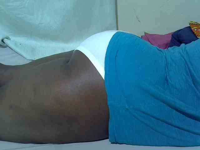 Ebonypussyy1 webcam