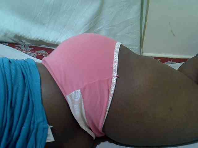 Ebonypussyy1 webcam