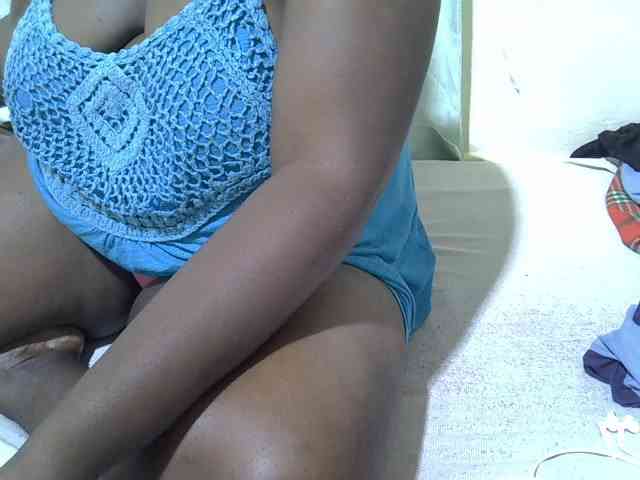 Ebonypussyy1 webcam
