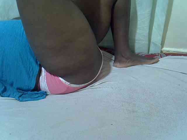 Ebonypussyy1 webcam