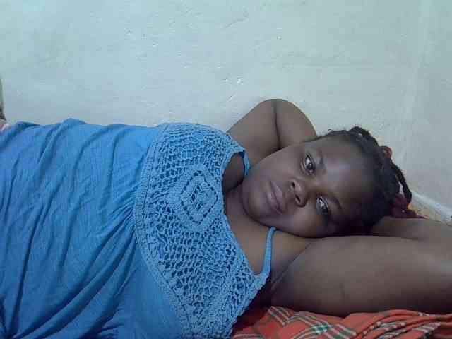 Ebonypussyy1 webcam