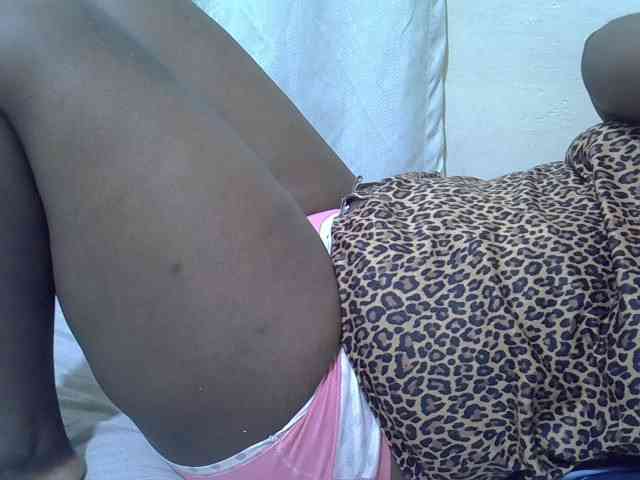 Ebonypussyy1 webcam