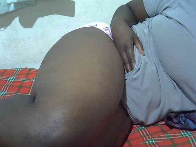 Ebonypussyy1 webcam