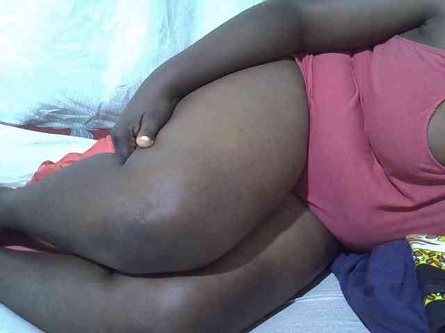 Ebonypussyy1