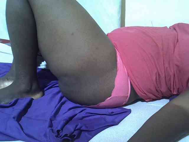 Ebonypussyy1 webcam