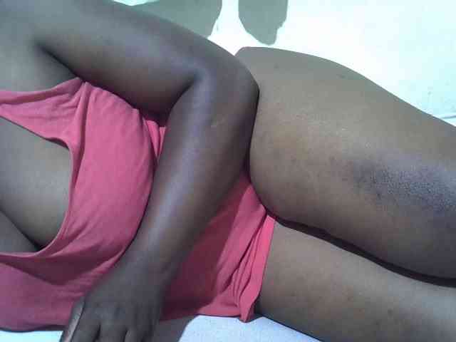 Ebonypussyy1 webcam