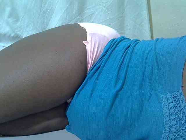 Ebonypussyy1 webcam
