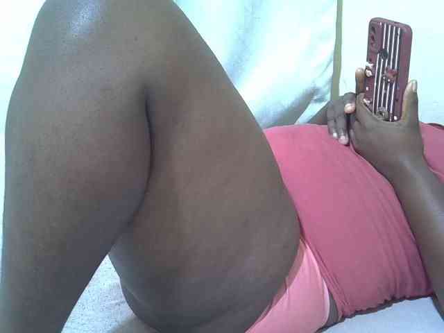 Ebonypussyy1 webcam