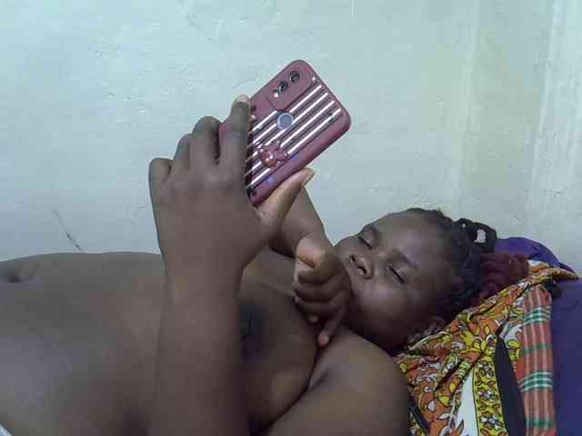 Ebonypussyy1 webcam