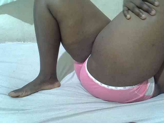 Ebonypussyy1