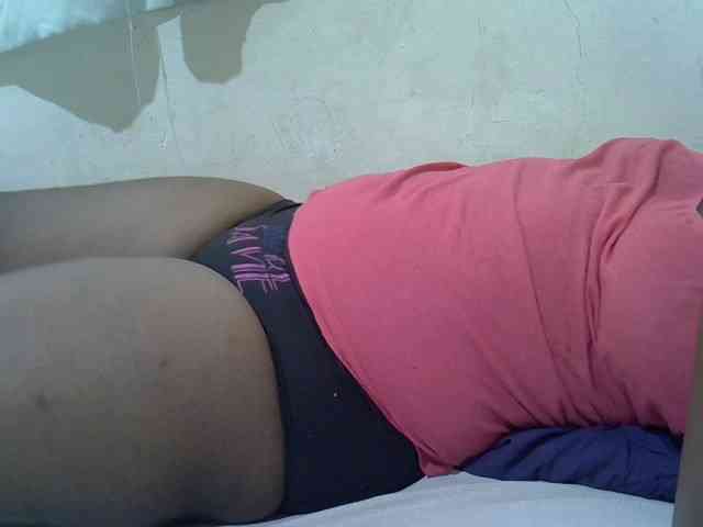 Ebonypussyy1 webcam