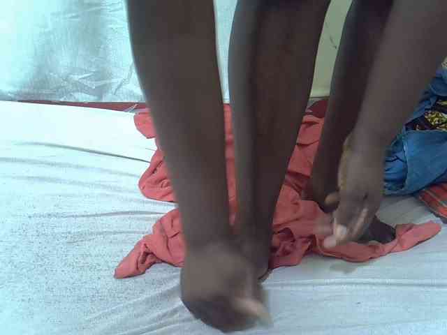 Ebonypussyy1 webcam
