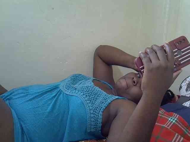Ebonypussyy1 webcam