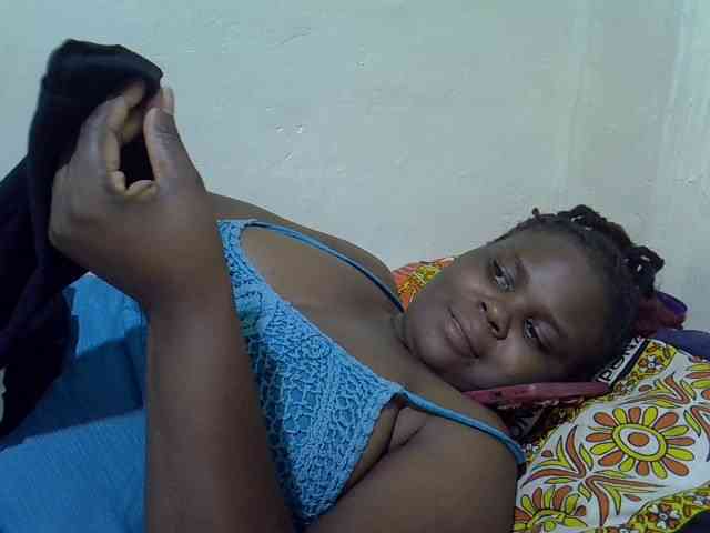 Ebonypussyy1 webcam