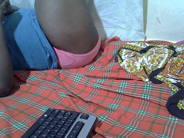 Ebonypussyy1 webcam