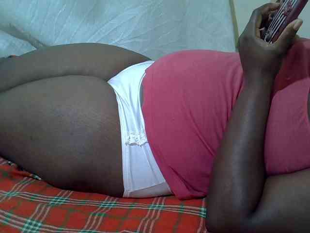 Ebonypussyy1
