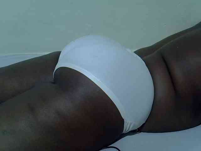 Ebonypussyy1 webcam
