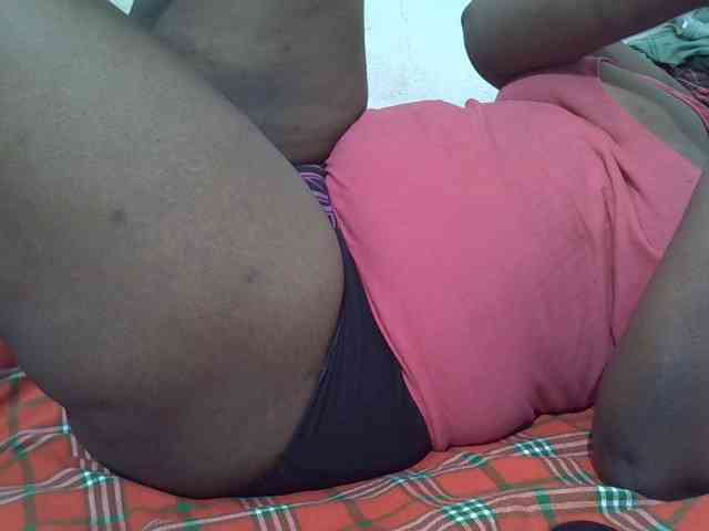 Ebonypussyy1 webcam
