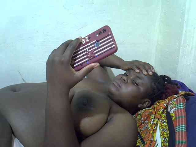 Ebonypussyy1 webcam