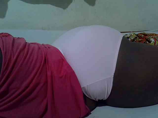 Ebonypussyy1 webcam