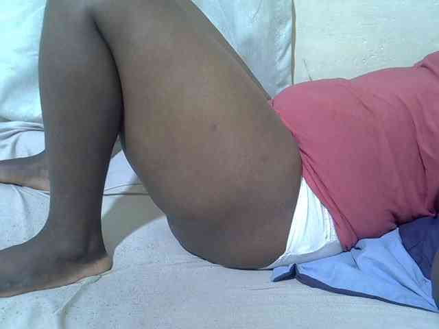 Ebonypussyy1 webcam
