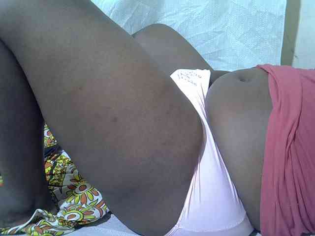 Ebonypussyy1