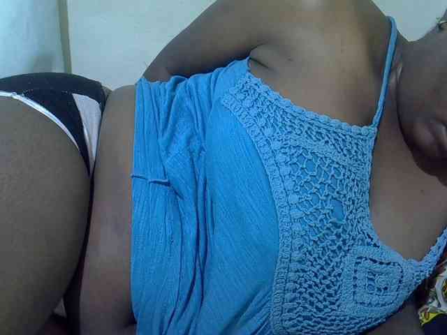 Ebonypussyy1 webcam