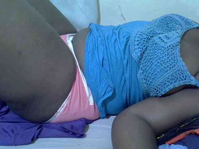 Ebonypussyy1 webcam