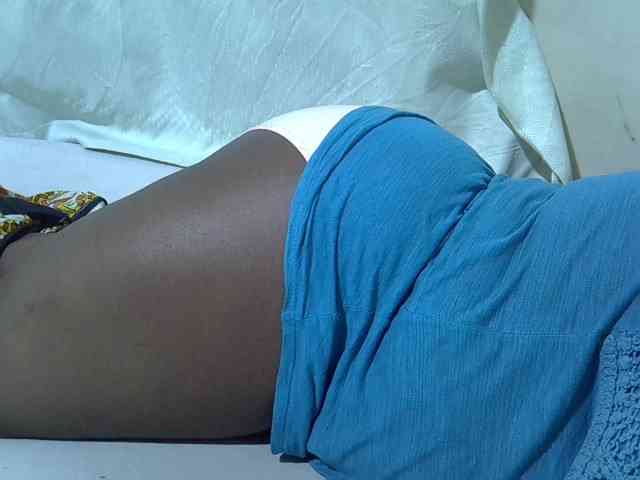 Ebonypussyy1 webcam