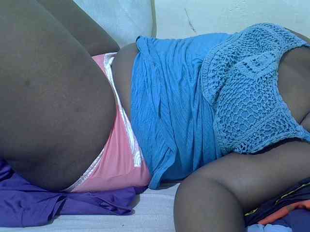 Ebonypussyy1 webcam