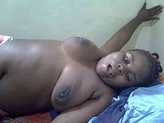 Ebonypussyy1 webcam