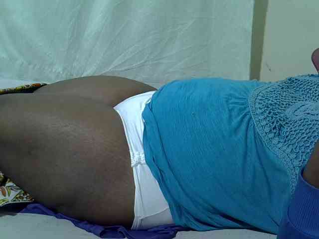 Ebonypussyy1 webcam
