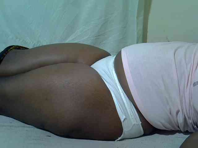 Ebonypussyy1